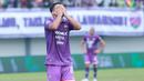 <p>Pemain Persita Tangerang, Ezequiel Vidal tampak kecewa setelah gagal mencetak gol ke gawang Persebaya Surabaya pada laga pekan ke-18 BRI Liga 1 2022/2023 di Stadion Indomilk Arena, Tangerang, Rabu (18/1/2023) sore WIB. Persita kalah 0-5 dari Persebaya. (Bola.com/M Iqbal Ichsan)</p>