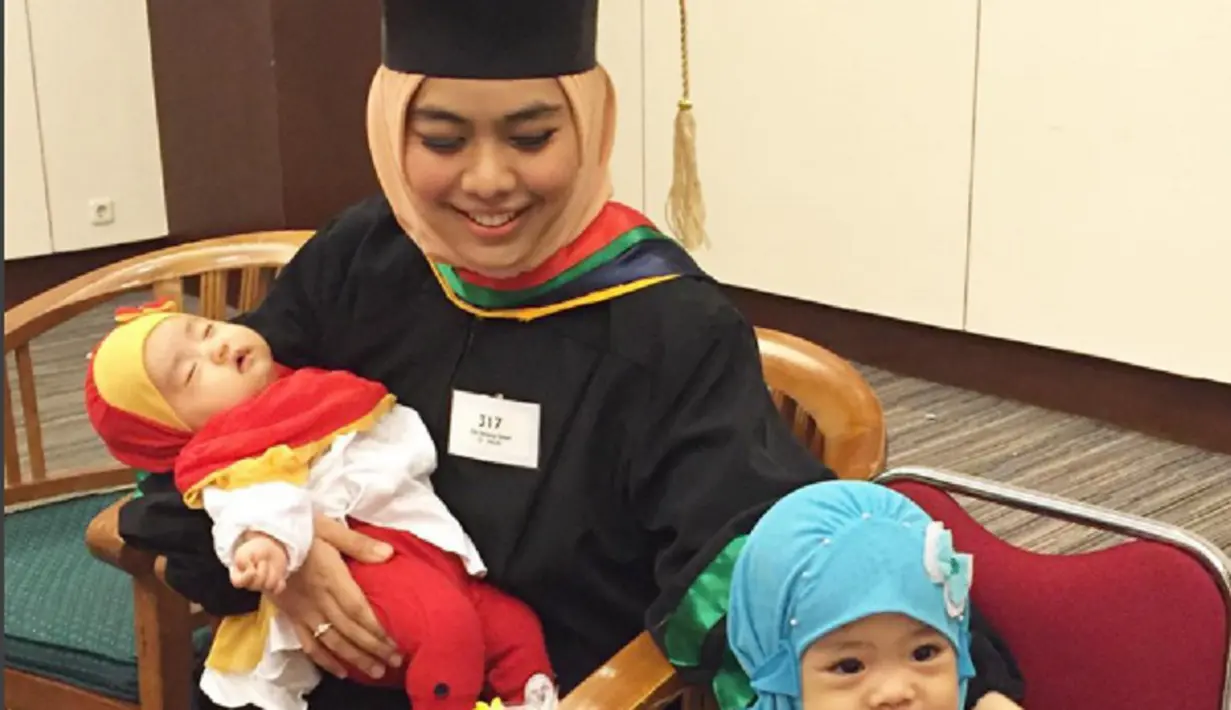 Ory Vitrio dan Oki Setiana Dewi akhirnya meresmikan hubungannya pada 12 Januari 2014 sesuai kesepakatan kedua keluarga besarnya. Kini, pasangan ini telah dikaruniai dua orang buah hati. (dok. Pribadi)