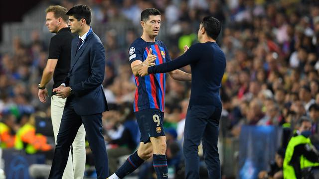 Xavi Hernandez dan Robert Lewandowski