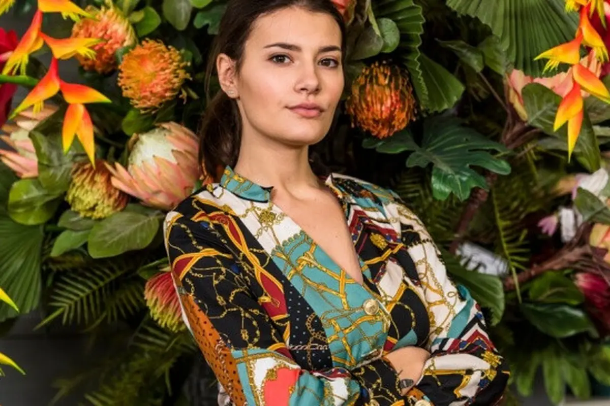 Ilustrasi Outer Batik (Credit: freepik.com)