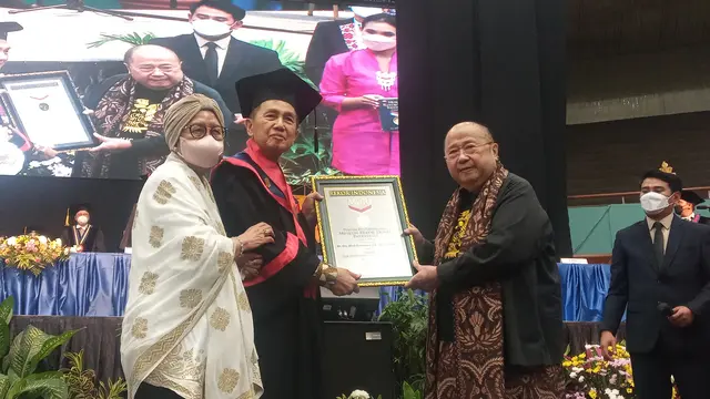Mantan Direktur Jenderal Pajak Hadi Poernomo mendapatkan dua penghargaan dari Museum Rekor Indonesia (MURI).