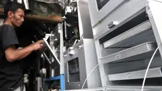 Sejumlah oven dijajakan di salah satu toko kawasan Cawang, Jakarta, Minggu (19/5/2019). Permintaan oven di bulan Ramadan meningkat hingga dua kali lipat atau seratus persen dibandingkan hari biasa. (merdeka.com/Iqbal Nugroho)