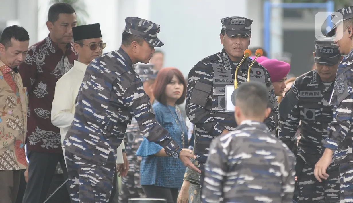 Kegiatan ini dilepas langsung oleh Kepala Staf angkatan laut (KSAL) Laksamana Muhammad Ali. (merdeka.com/Imam Buhori)