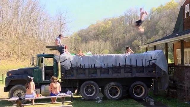 6 Potret Alih Fungsi Truk Ini Absurd Banget, Bikin Geleng Kepala