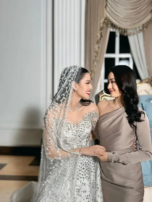 <p>Natasha Wilona menjadi salah satu bridesmaid Susan Sameh yang baru saja resmi menikah. [Foto: Instagram/natashawilona12]</p>