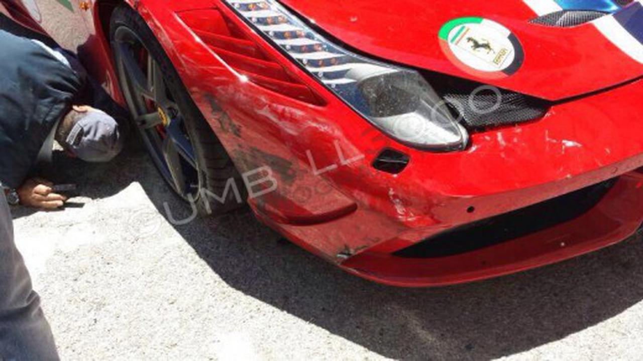 Kecelakaan Ferrari 458 Curi Perhatian Wisatawan