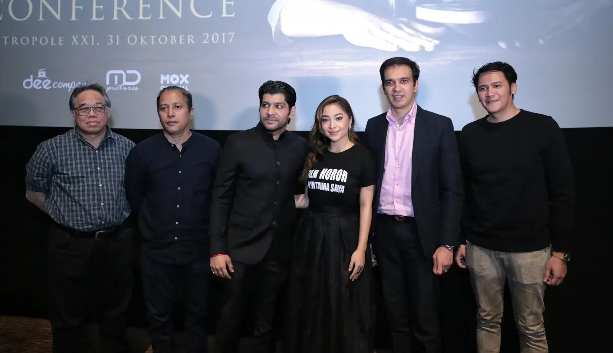 Film Gasing Tengkorak ini sudah bisa dinikmati sejak 2 November 2017 lalu. Bukan hanya Nikita Willy, ada juga  Rendi Bragi, Farahdiba Ferreira, dan Voke Victoria yang turut membintangi film horror tersebut. (Adrian Putra/Bintang.com)