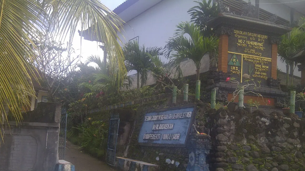 Horor Siang Bolong Hantui Anak Sekolah di Munduk Barong