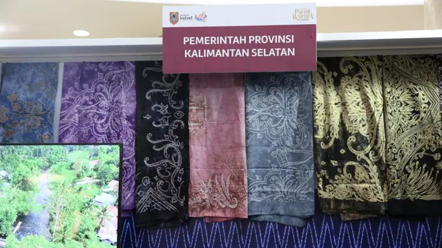 Mengintip Booth UMKM Lokal Kalimantan Selatan di Parade Wastra Nusantara 2025