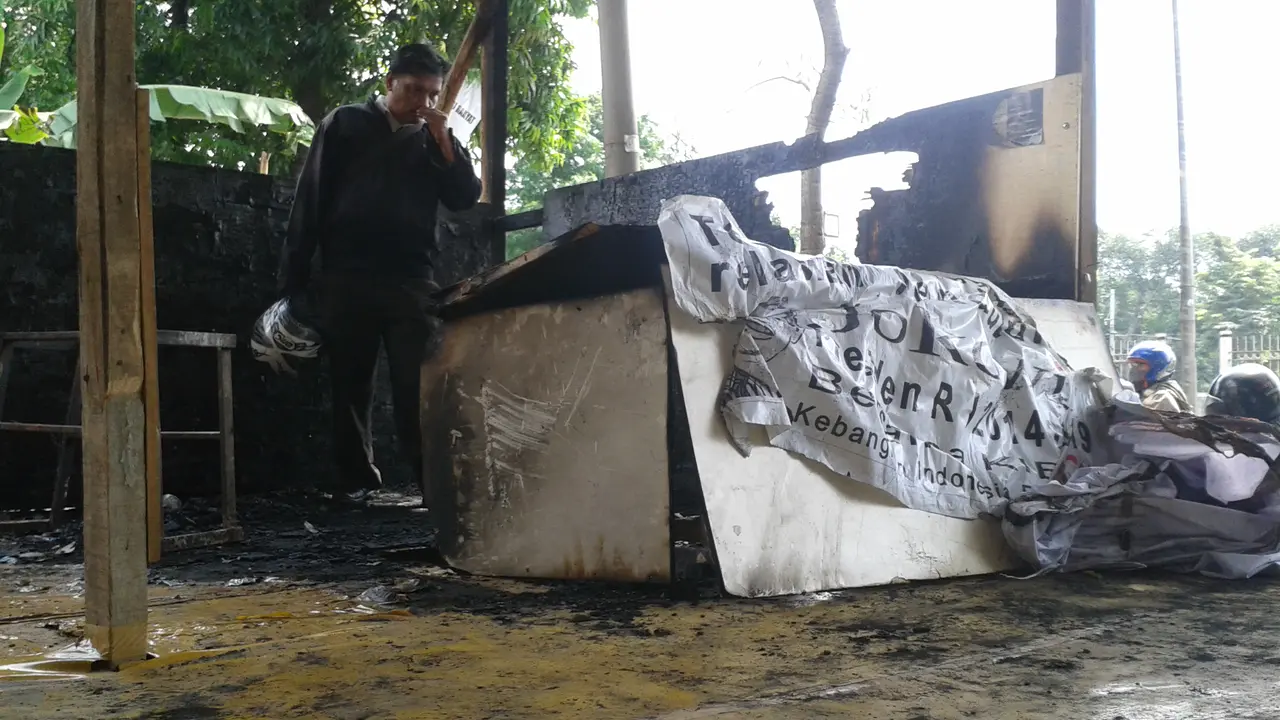 Posko Relawan Jokowi Dibakar Orang Tak Dikenal