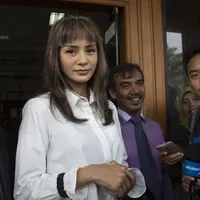 "Saya tidak bisa menyangkal bahwa saya tidak bisa berbuat apa-apa buktinya saya ada di sini," tuturnya. (Nurwahyunan/Bintang.com)