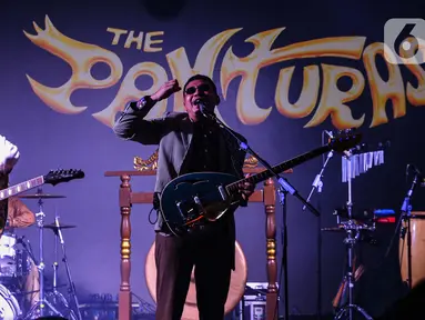 Grup musik The Panturas mengguncang panggung Lily Pad di Joyland Festival Jakarta 2024 di Baseball Stadium Senayan, Jakarta, Sabtu (23/11/2024). (Liputan6.com/Angga Yuniar)