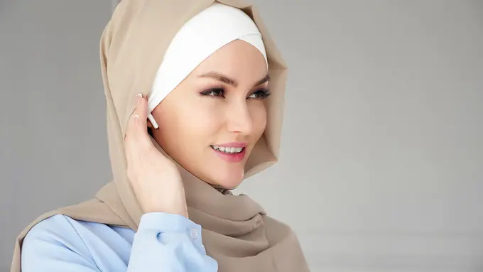 Berani Move On dari Masalah Ketombe yang Menghantui Rambut Berhijab?