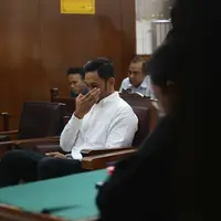 Sidang terkait penyalahgunaan narkotika terkait aktor Restu Sinaga kembali digelar. Kamis (8/12) sidang di gelar di Pengadilan Negeri Jakarta Selatan. Sebagai orang yang ketergantungan, ia harus menjalani rehabilitasi. (Nurwahyunan/Bintang.com)