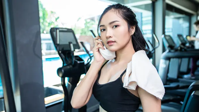 perempuan olahraga berkeringat