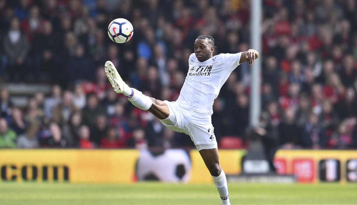 Bergabung dengan klub besar akan menjadi ujian tersendiri bagi mental dari Aaron Wan Bissaka. (Photo by Glyn KIRK / AFP)