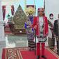 Ibu Iriana Jokowi mendampingi Presiden Jokowi di upacara HUT RI ke-77 dengan mengenakan sandal dari Hermes (Tangkapan layar YouTube Sekretariat Presiden)