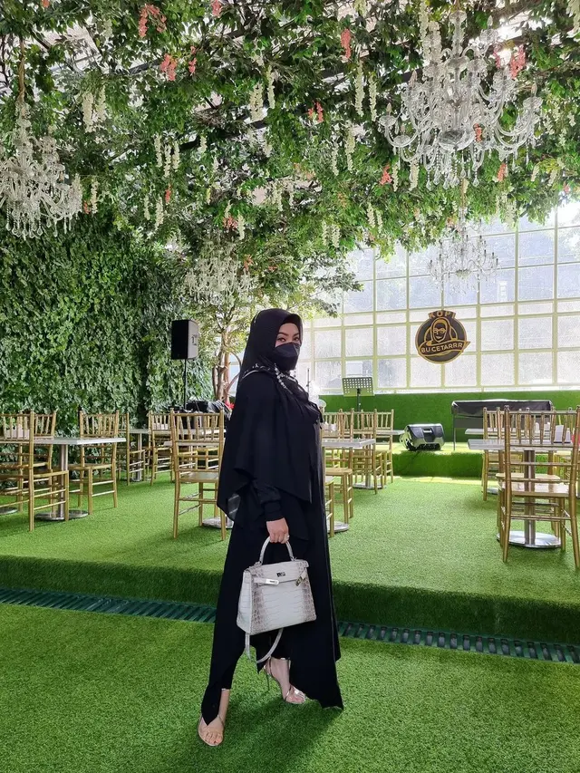 Pakai Hijab, Ini 6 Potret Terbaru Syahrini Usai Pulang dari Jepang yang Curi Perhatian