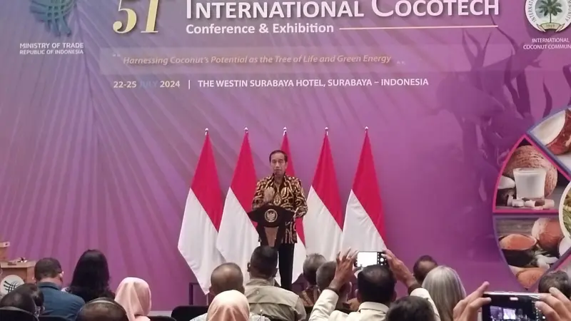 Presiden Jokowi saat meresmikan Konferensi dan Pameran COCOTECH Internasional ke-51 di Ballroom Hotel The Westin, Surabaya, Jawa Timur, Senin (22/7/2024).