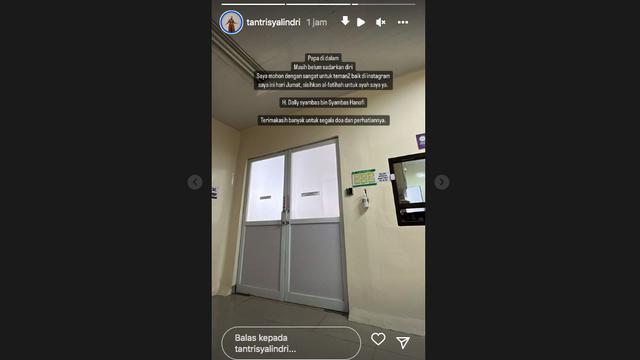 Ayah Tantri Kotak Koma Setelah Jatuh Dari Tangga, Dilarikan ke ICU dan Belum Sadarkan Diri. (instagram.com/tantrisyalindri)
