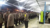 320 personil Brimob Mabes Polri tiba di Bandara Internasional Sultan Hasanuddin Makassar dalam rangka BKO pengamanan Pilkada serentak di Sulsel (Liputan6.com/ Eka Hakim)