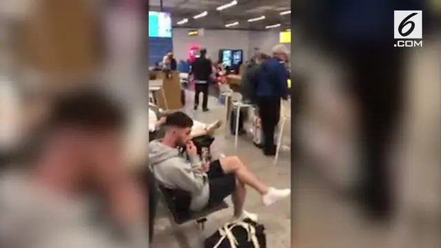 Seluruh penumpang pesawat Ryanair yang akan berangkat ke Skotlandia dievakuasi lantaran ditemukannya surat ancaman bom.