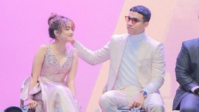 FOTO: Gaya Fuji saat Pakai Gaun, Aura Mewahnya Terpancar