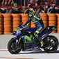 Pebalap Movistar Yamaha, Valentino Rossi, disebut mantan muridnya, Romano Fenati, akan tetap menjadi legenda MotoGP meski rekornya dilewati Marc Marquez. (Yamaha Racing)