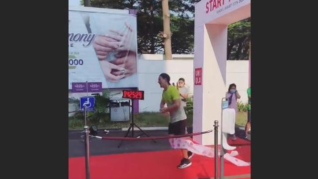 Tuntaskan Full Marathon, Daniel Mananta Pecahkan Rekor Pribadi Terbaik