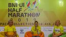 Ketua Umum ILUNI UI Arief Budhy Hardono, Direktur Hubungan Kelembagaan BNI Adi Sulistyowati, dan Ketua Pelaksana BNIUIHM2019 Wisaksono Soegandhi dalam Konferensi Pers jelang BNI UI Half Marathon (BNIUIHM2019) di FX Sudirman, Jakarta, Rabu (3/6/2019). (Liputan6.com/Fery Pradolo)