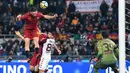 Aksi pemain AS Roma, Kostas Manolas (kiri) menyundul bola ke gawang Torino pada laga Serie A antara Roma vs Torino di Olympic Stadium, Roma, (9/3/2018). Roma menang 3-0. (Alessandro Di Meo/ANSA via AP)