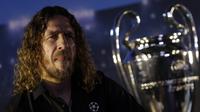Legenda Barcelona, Carles Puyol, saat jumpa pers di Jakarta, Senin (11/3). Heineken memulai perhelatan UEFA Champions League Trophy Tour di Indonesia. (Bola.com/Vitalis Yogi Trisna)
