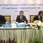 Dirut BRI, Asmawi Syam (tengah) saat menghadiri RUPST 2016, Jakarta, Rabu (23/3). RUPST BRI 2015 telah menetapkan penggunaan laba bersih BRI Tahun Buku 2015 untuk dividend pay-out ratio sebesar 30% dari laba bersih 2015 (Liputan6.com/Immanuel Antonius)