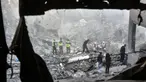 Tim penyelamat memilah-milah reruntuhan bangunan dan mencari korban setelah serangan udara Israel semalam yang menghantam kawasan Basta di Beirut, Lebanon pada 23 November 2024. (Fadel ITANI/AFP)