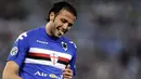 Reaksi kekecewaan striker Sampdoria, Giampaolo Pazzini setelah gagal mencetak gol ke gawang Lazio di laga final Coppa Italia di Olympic Stadium, Roma, 13 Mei 2009. AFP PHOTO / FILIPPO MONTEFORTE 