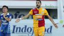 Ekspresi pemain Arema Cronus, Srdan Lopicic, setelah mencetak gol ke gawang Persib Bandung dalam laga Bali Island Cup 2016 di Stadion I Wayan Dipta, Gianyar, Bali, Selasa (23/2/2016). (Bola.com/Peksi Cahyo)