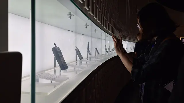 Sederet ponsel dipamerkkan di Samsung Innovation Museum (Liputan6.com/Giovani Dio Prasasti)