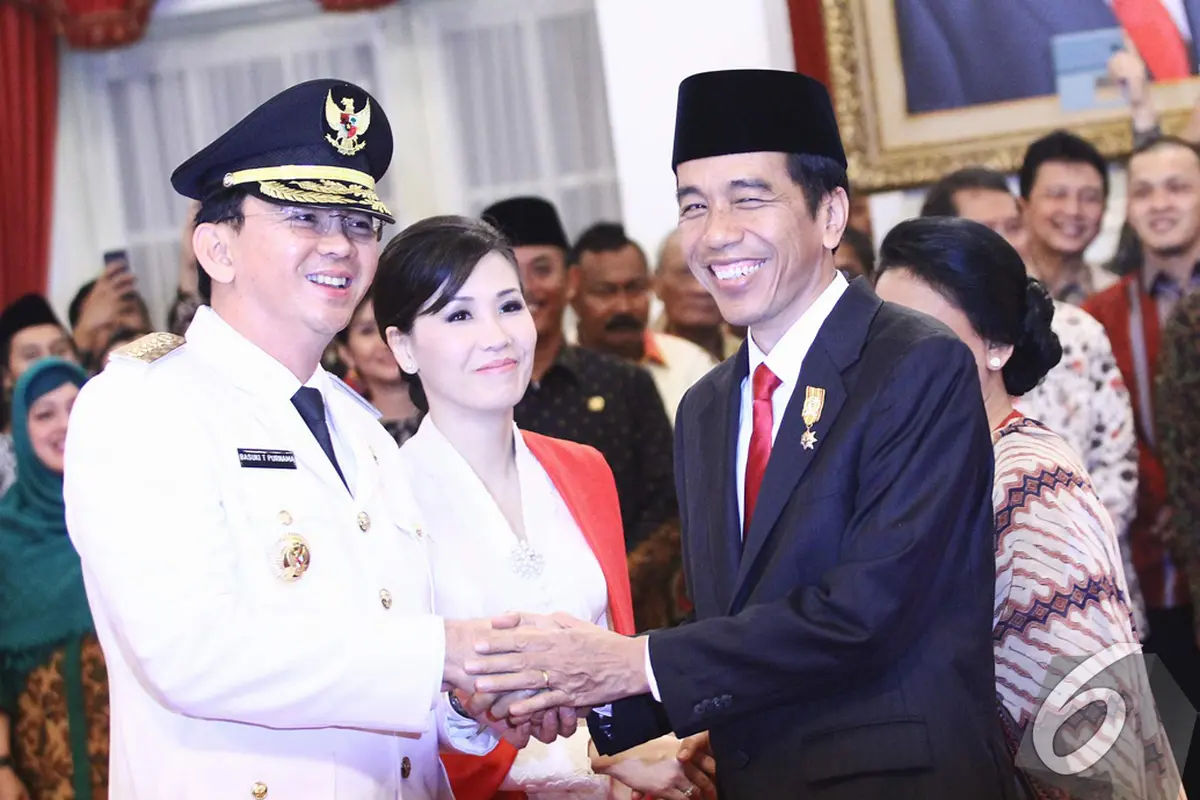 Senyum Ahok saat Dilantik Jadi Gubernur