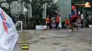 Duel dua tim peserta dalam pertandingan 3 on 3 Futsal Challenge Road to BPL di Universitas Sahid, Jakarta. (Liputan6.com/Abdul Aziz Prastowo)