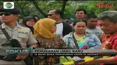 Penukaran uang untuk tradisi berbagi saat lebaran nanti mulai dibuka oleh 14 bank di parkiran irti Monas, Jakarta Pusat. 