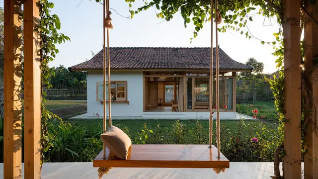 Desain Rumah Minimalis di Desa dengan Pergola Alami (AI)