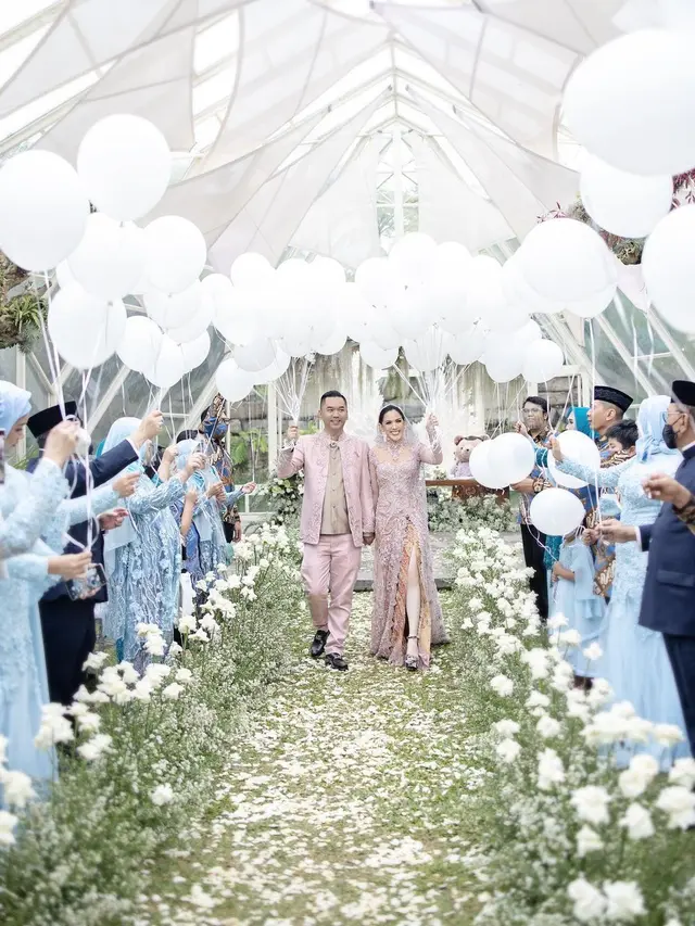 7 Momen Pernikahan Sally Adelia 'Girls Squad', Berkonsep Garden Party