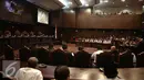 Yusril Ihza Mahendra  memberikan paparan saat  sidang ke-4 di Mahkamah Konstitusi, Jakarta, Selasa (14/6). Sidang tersebut untuk menentukan nasib PPP pengesahan Muktamar Jakarta yang dipimpin Ketua Umum Djan Faridz. (Liputan6.com/Faizal Fanani)