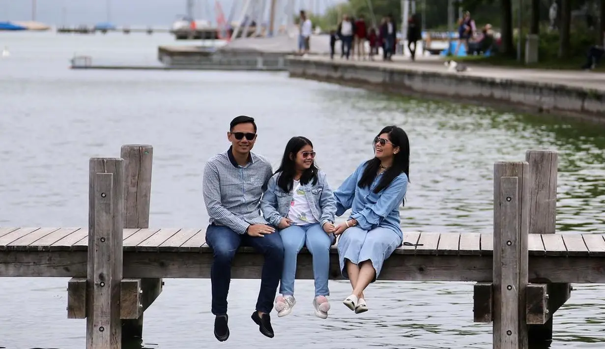 Masih tentang kehidupan, Annisa menyertakan sebuah ayat suci yang mengatakan bahwa apa yang terjadi di dunia hanya permainan dan senda gurau. Selebihnya, kehidupan akhirat lah yang akan jauh lebih baik. (Instagram/annisayudhoyono)