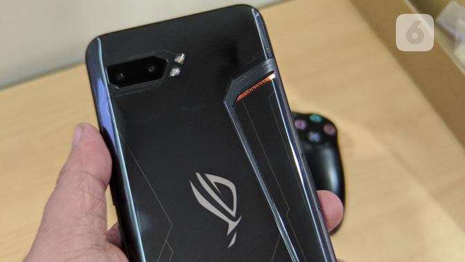 Dual kamera utama di Asus ROG Phone 2. (Liputan6.com/ Yuslianson)