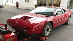 Saat ditemukan mobil ini penuh debu dan sampah pada seluruh bagian mobil.