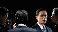 The Man Standing Next: Drama Politik Dengan Gambar Statis, Mencekam Sekaligus Dramatis