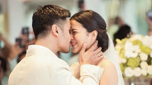 [Bintang] Chicco Jerikho dan Putri Marino