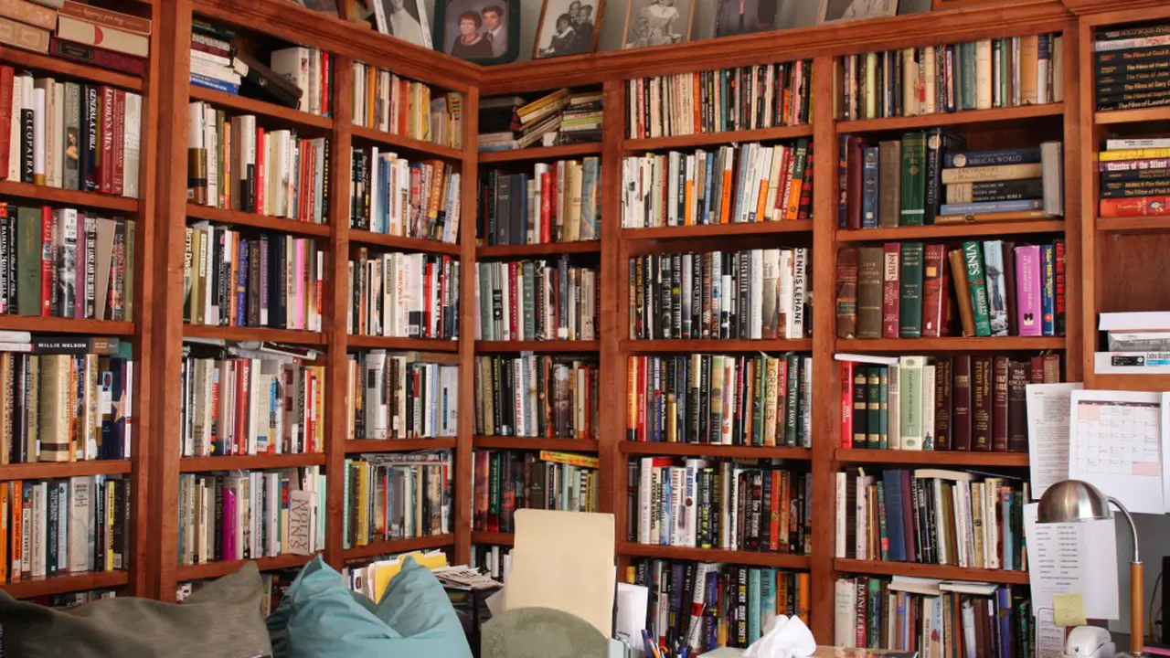 15 Desain Rak Buku Kreatif yang Bikin Kamu Suka Baca