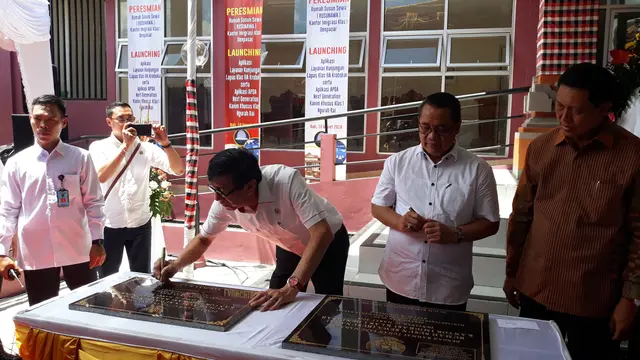 Menteri Hukum dan Ham RI, Yasonna Laoly saat meresmikan rusunawa Kanim I Denpasar